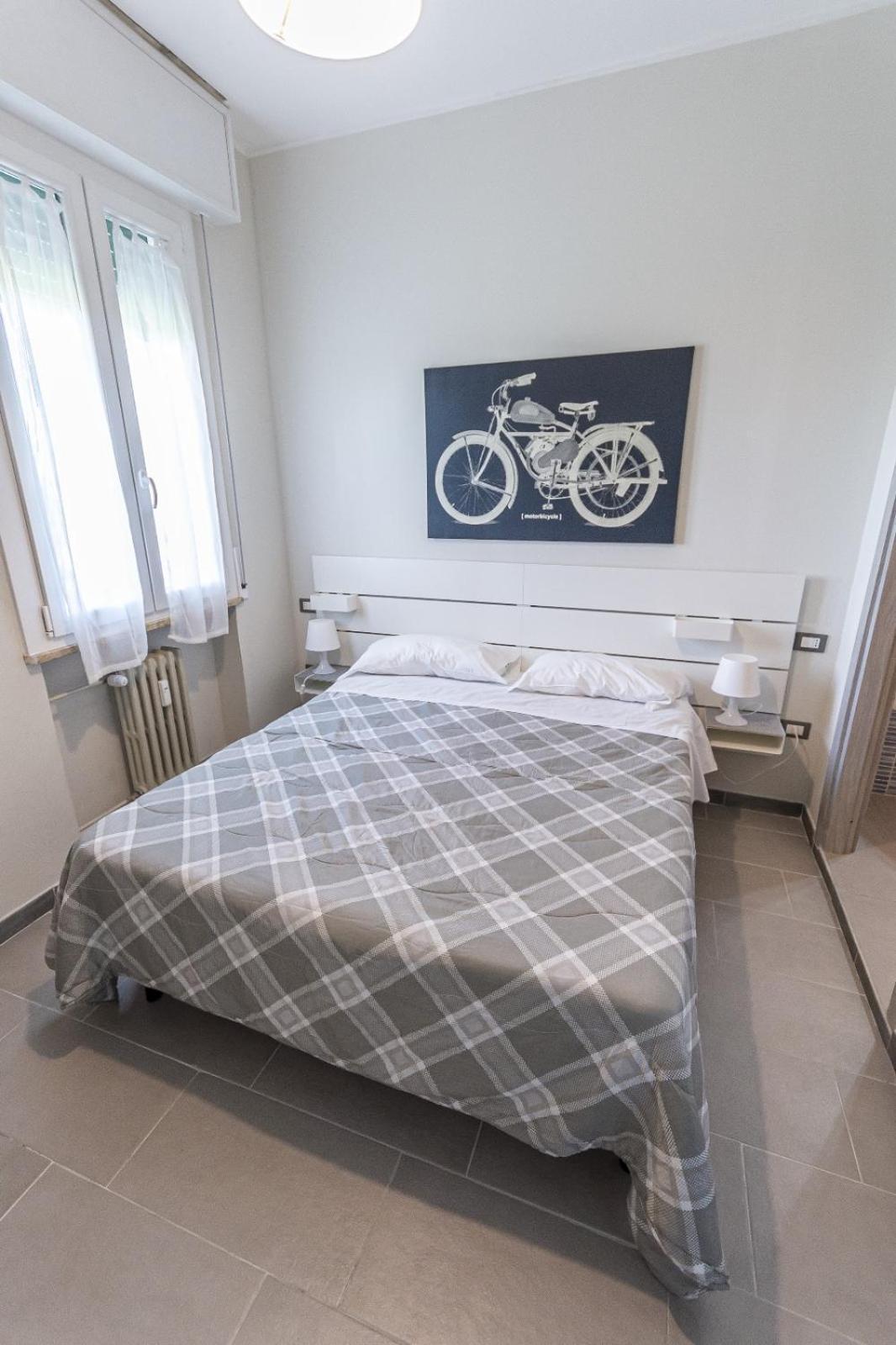 Fare Bnb - Room Del Parco Reggio Emilia Exterior photo