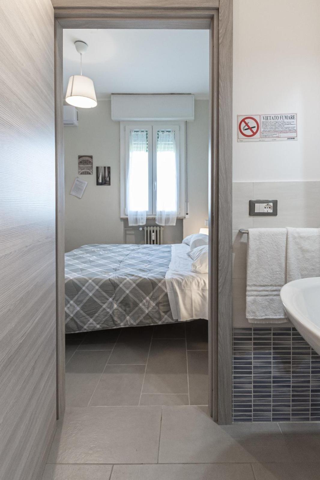 Fare Bnb - Room Del Parco Reggio Emilia Exterior photo