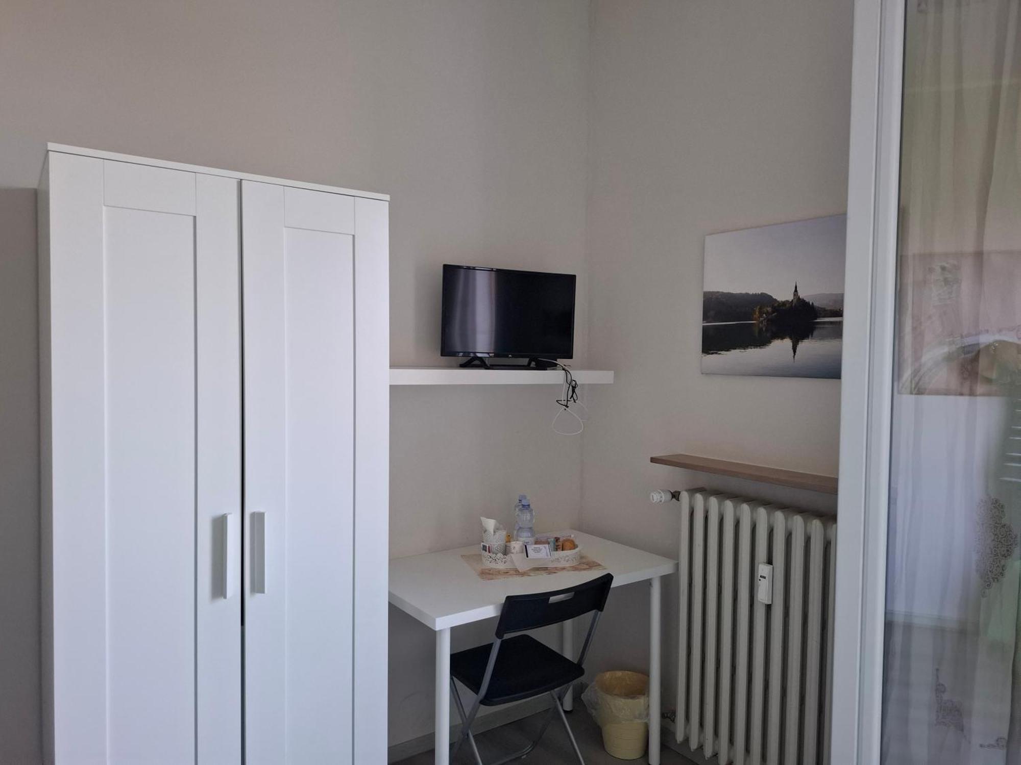 Fare Bnb - Room Del Parco Reggio Emilia Exterior photo